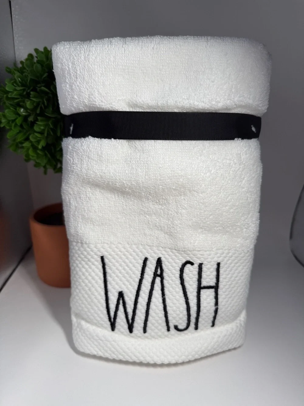 🧼 RAE DUNN EMBROIDERED WASH / WASH MODERN FARMHOUSE HAND TOWEL SET